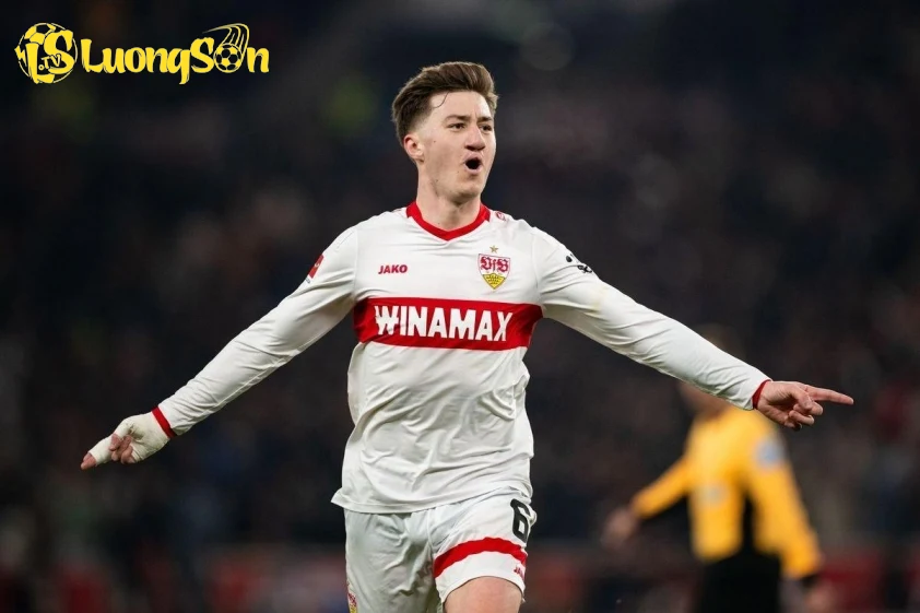 Liverpool cạnh tranh với Real Madrid, Arsenal để chiêu mộ Angelo Stiller giá 50 triệu bảng 1 Nếu kiên nhẫn đến hè 2026, Stiller chỉ còn có giá 36,5 triệu euro.