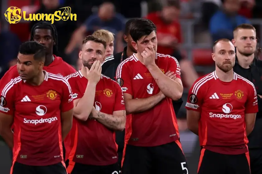 "Các Ngôi Sao Manchester United Nỗ Lực Thuyết Phục Bruno Fernandes Ở Lại" 2 Các đồng đội ở Man United đã cầu xin Bruno Fernandes ở lại câu lạc bộ.