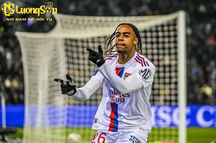 PSG đánh giá cao tiềm năng của Bradley Barcola