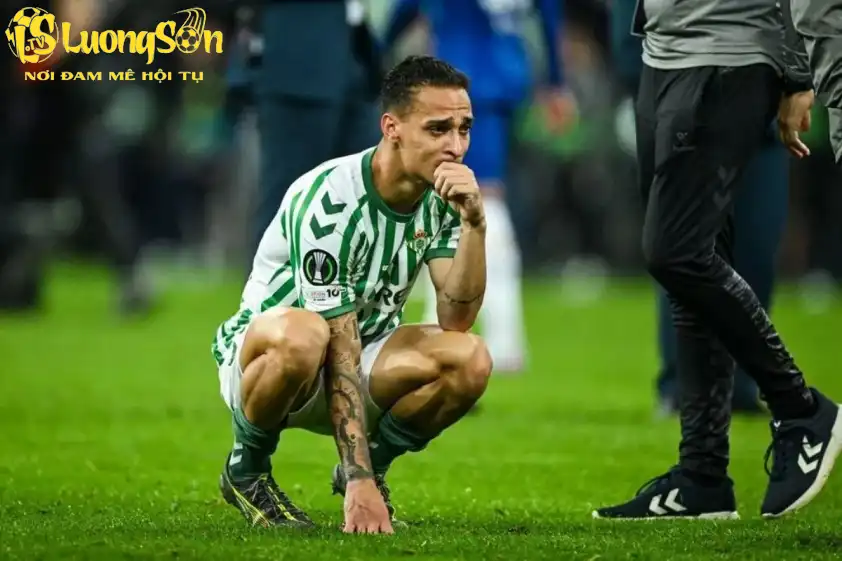 Antony đã vô cùng xúc động sau thất bại của Real Betis tại chung kết C3
